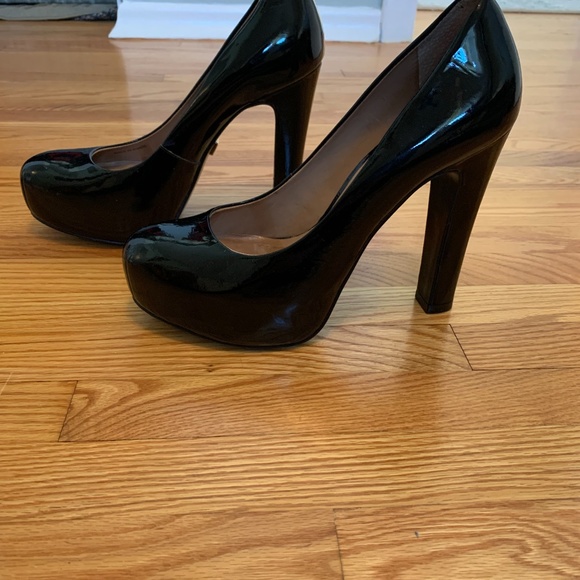 Pour La Victoire Patent Leather Heels - Picture 2 of 4
